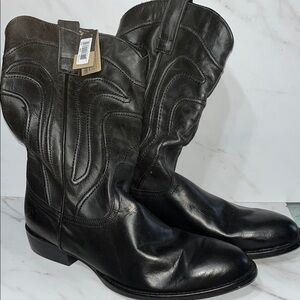 NEW DINGO Montana round toe black boot men’s sz 8.  (O19)